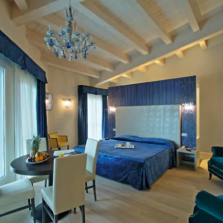 Boutique Calzavecchio מלון 4*